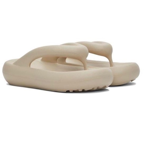 Axel Arigato Beige Delta Sandals - Picture 2 of 3